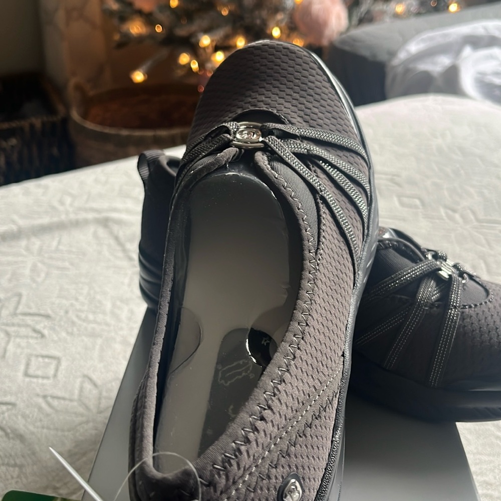 Cloud technology slip on “ light feels right”